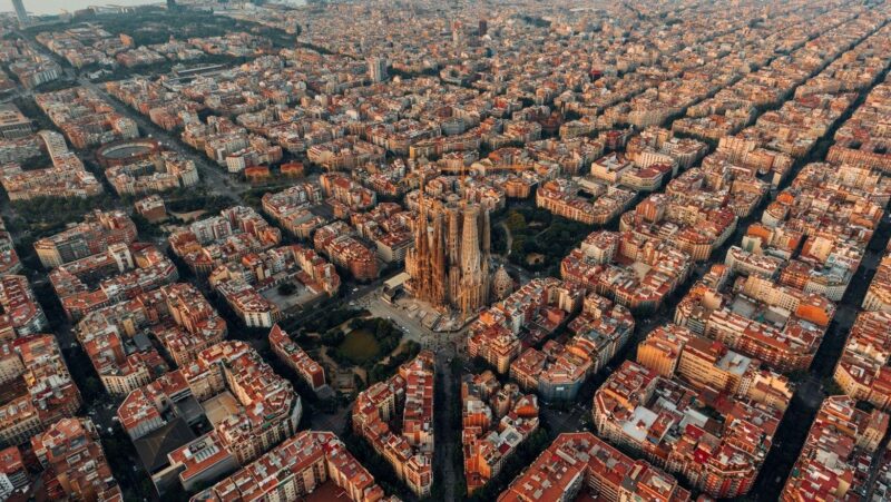 barcelona travel tips, visit barcelona canada, barcelona tourist guide, barcelona vacation planning, best things barcelona, barcelona sightseeing tours, barcelona travel itinerary, barcelona city guide canada, barcelona travel advice, barcelona heritage sites
